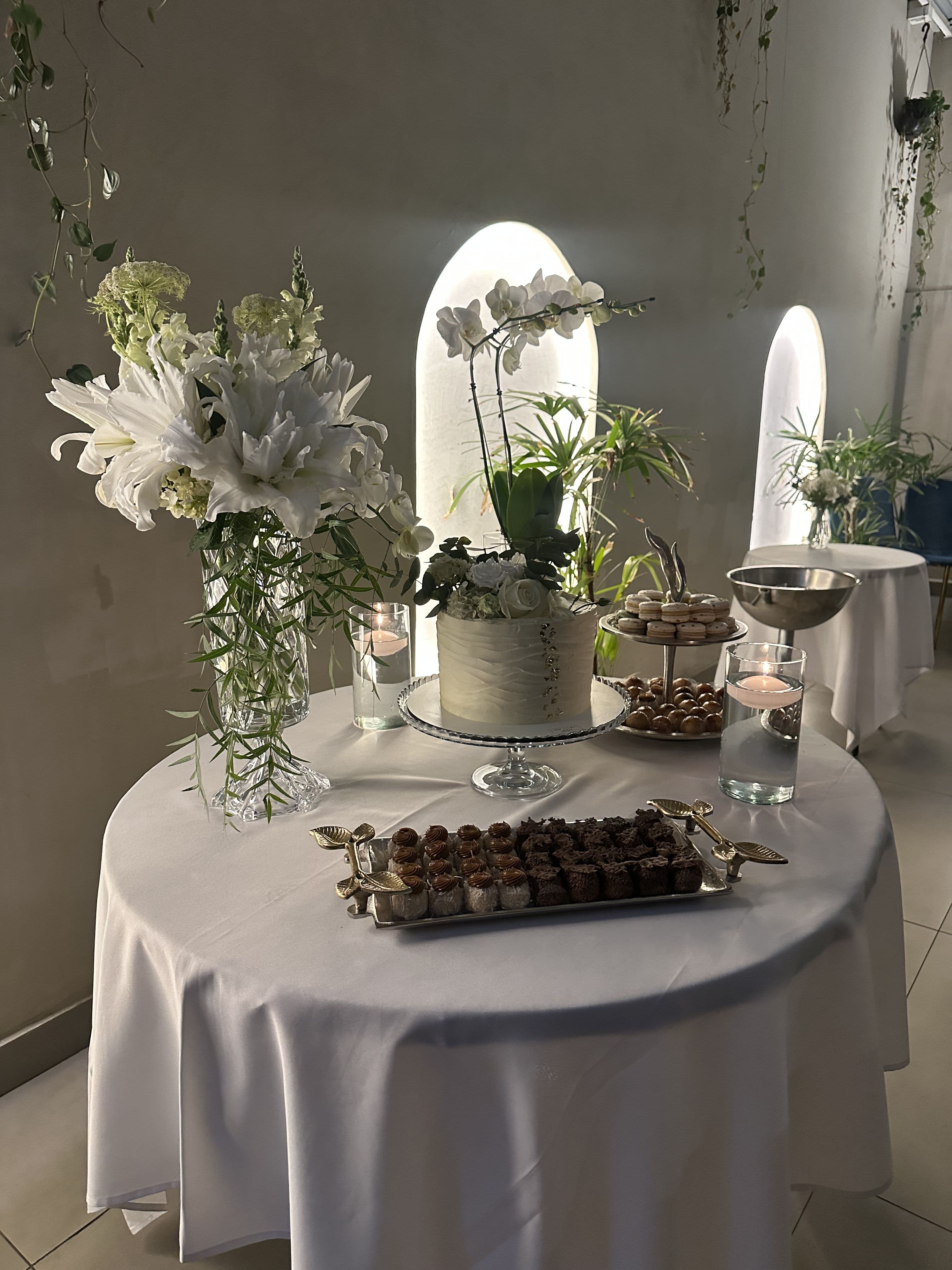 Decoração e mesa de doces em restaurantes